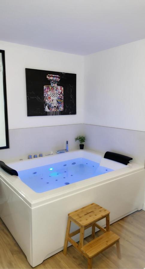 L'AppartE Black Superbe Appartement Pop ! Besançon Kültér fotó
