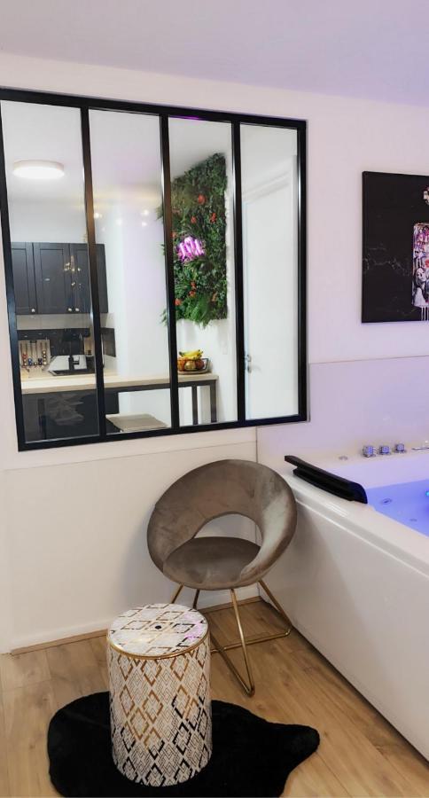 L'AppartE Black Superbe Appartement Pop ! Besançon Kültér fotó