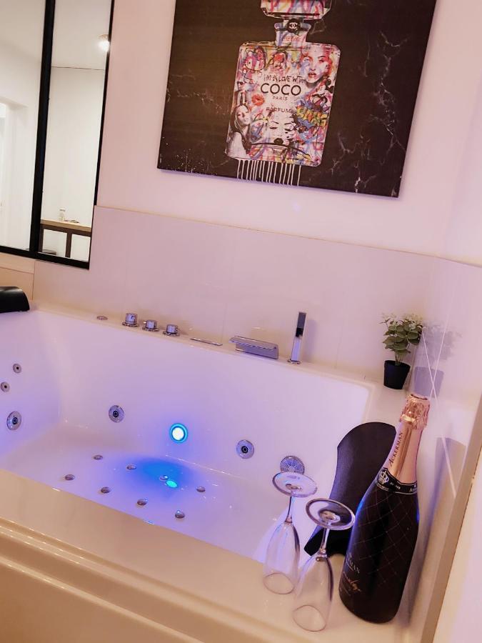 L'AppartE Black Superbe Appartement Pop ! Besançon Kültér fotó